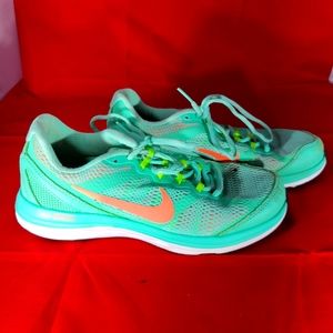 Nike Womens Dual Fusion Run 3 653594-300 Green Running Shoes Sneakers Size